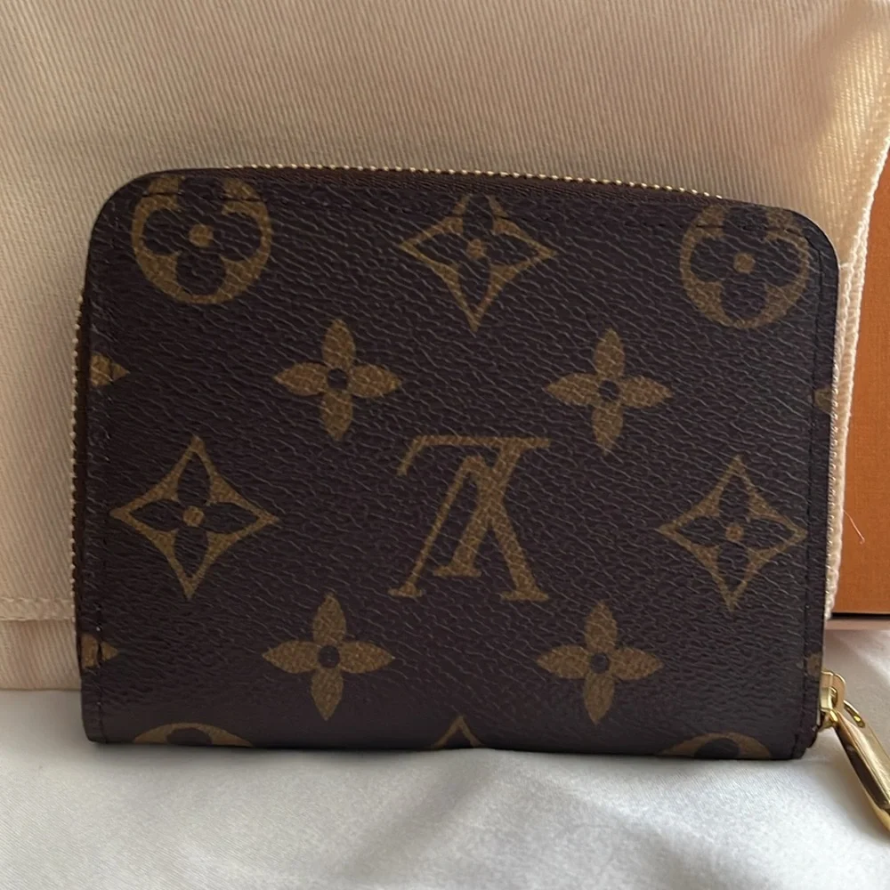 Louis Vuitton Monogram Vivienne zippy wallet 2019 limited edition red Interior - Picture 5 of 8